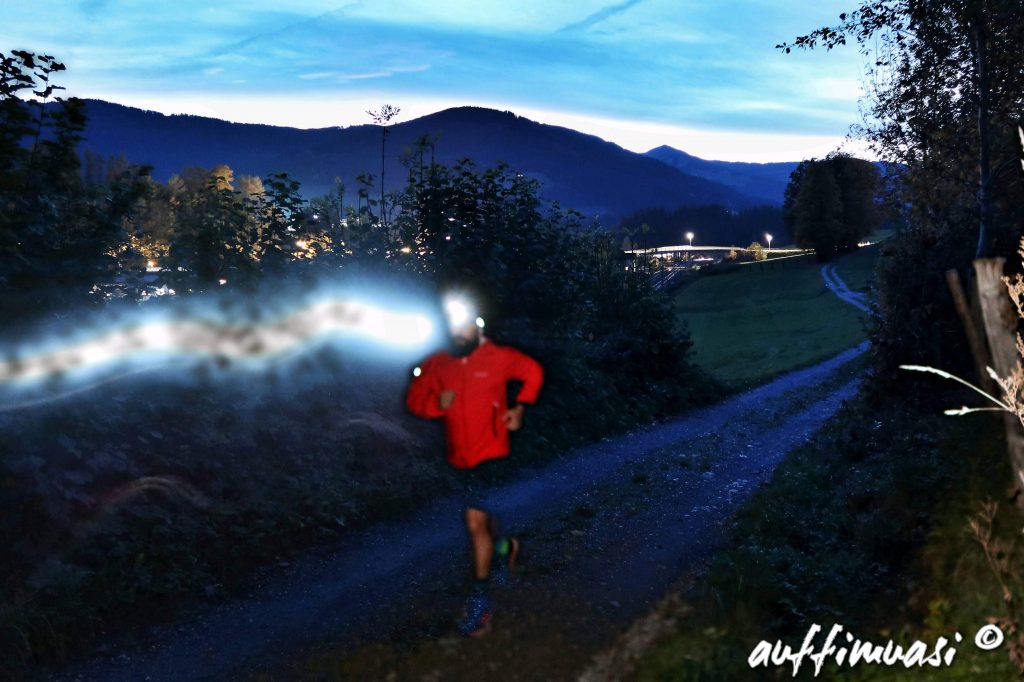 dunklen, trailrunning, laufen, strinlampe