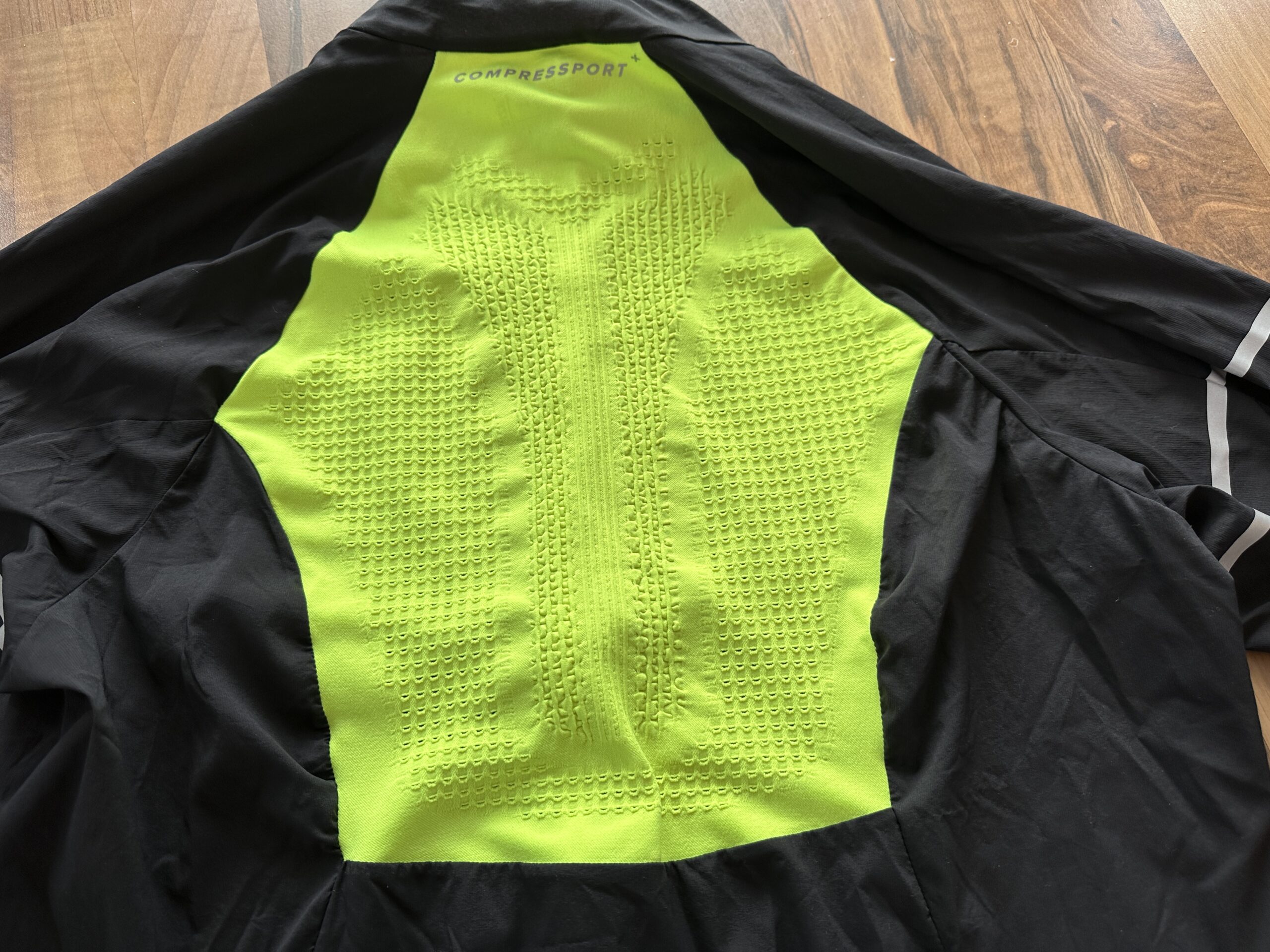 Compressport Hurricane Windproof Jacket Flash