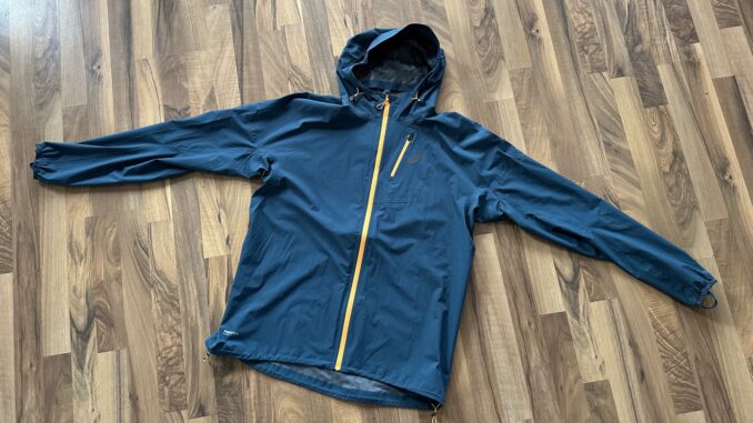 Asics, Fujitrail, Waterproof Jacket, test, review